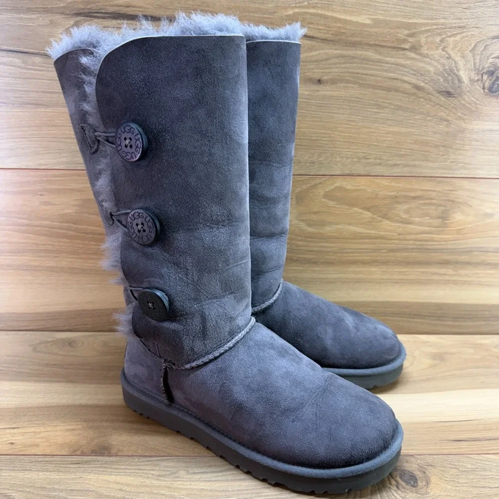 UGG Bailey Button Tall Boots Womens 7 Gray Suede Shearling Fur Lined Cozy